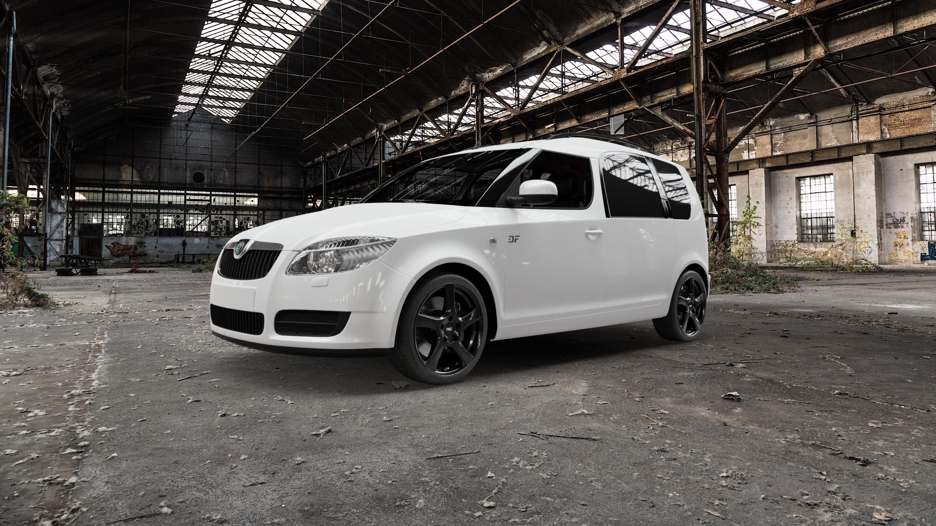 Tec Speedwheels AS5 Schwarz Glanz Felge mit Reifen in 17Zoll Winterfelge Alufelge auf weissem Skoda Roomster Typ 5J 1,2l 47kW (64 PS) 1,4l TDI 51kW (69 59kW (80 1,6l 16V 77kW (105 1,9l ⬇️ mit 15mm Tieferlegung ⬇️ Old Industrial Hall_max5000mm_2022 Frontansicht_1