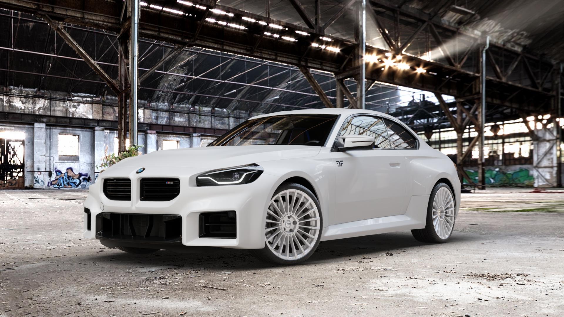 Tec Speedwheels GT5 Hyper Silber Felge mit Reifen in 20Zoll Winterfelge Alufelge auf weissem BMW M2 Typ G87 ⬇️ mit 15mm Tieferlegung ⬇️ Old Industrial Hall_max_5300mm_2024 Frontansicht_1