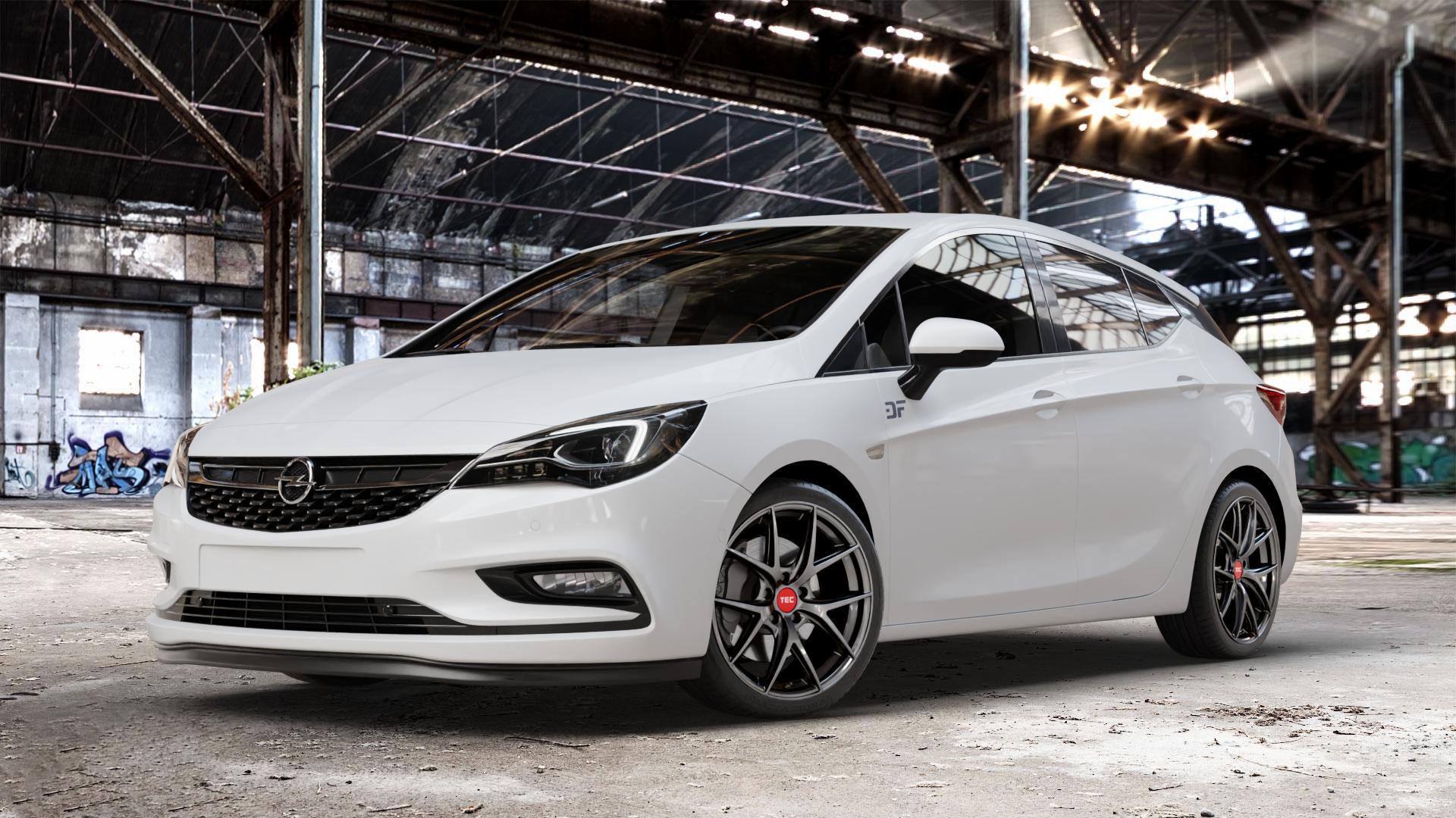 Tec Speedwheels GT6 EVO Hyper Black Felge mit Reifen grau schwarz anthrazit in 18Zoll Winterfelge Alufelge auf weissem Opel Astra K Typ B-K ⬇️ mit 15mm Tieferlegung ⬇️ Old Industrial Hall_max_4400mm_2024 Frontansicht_1