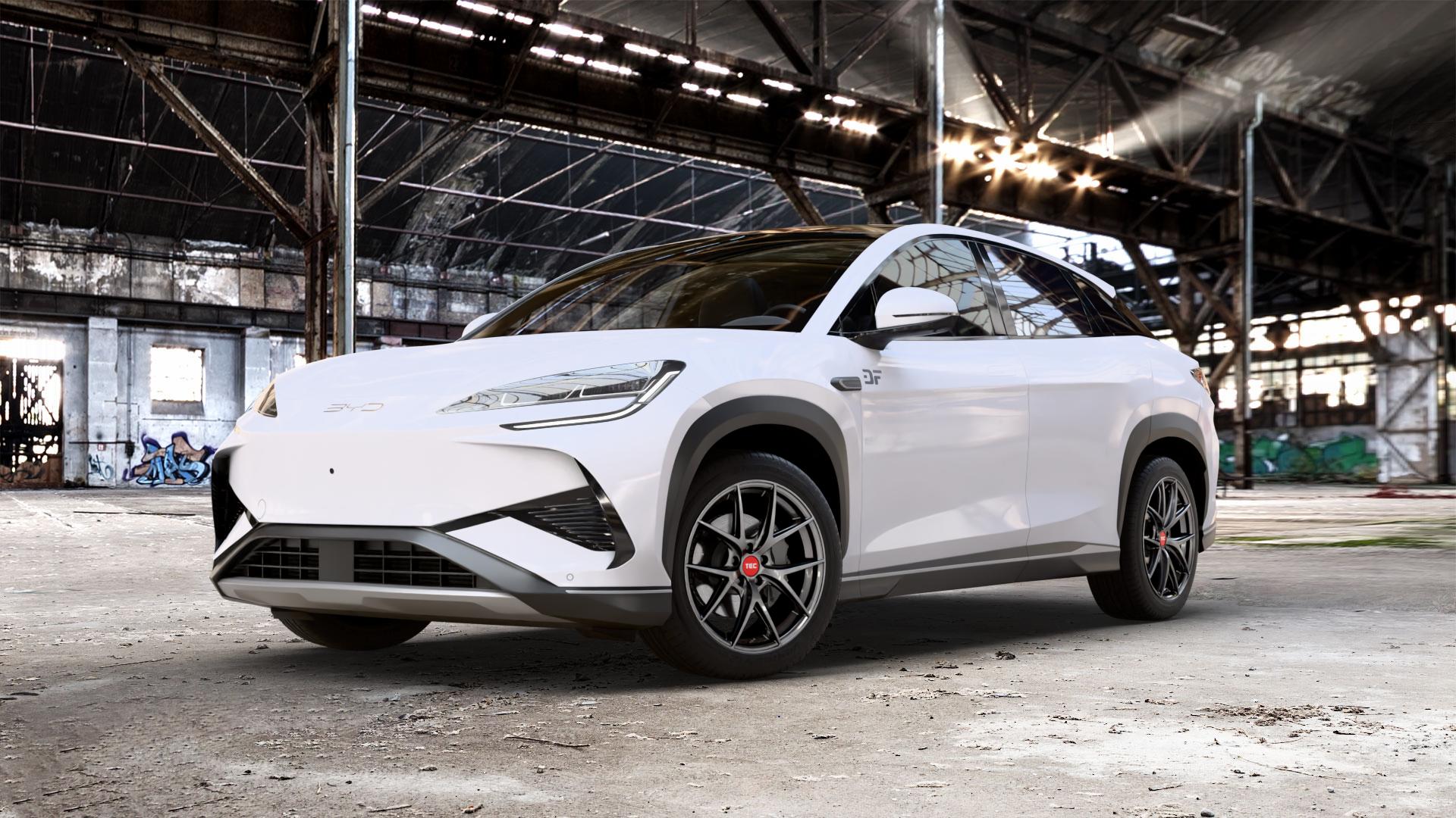 Tec Speedwheels GT6 EVO Hyper Black Felge mit Reifen grau schwarz anthrazit in 19Zoll Winterfelge Alufelge auf weissem BYD Sealion 7 0,0l 70kW (95 PS) AWD 145kW (197 ⬇️ mit 15mm Tieferlegung ⬇️ Old Industrial Hall_max_5300mm_2024 Frontansicht_1