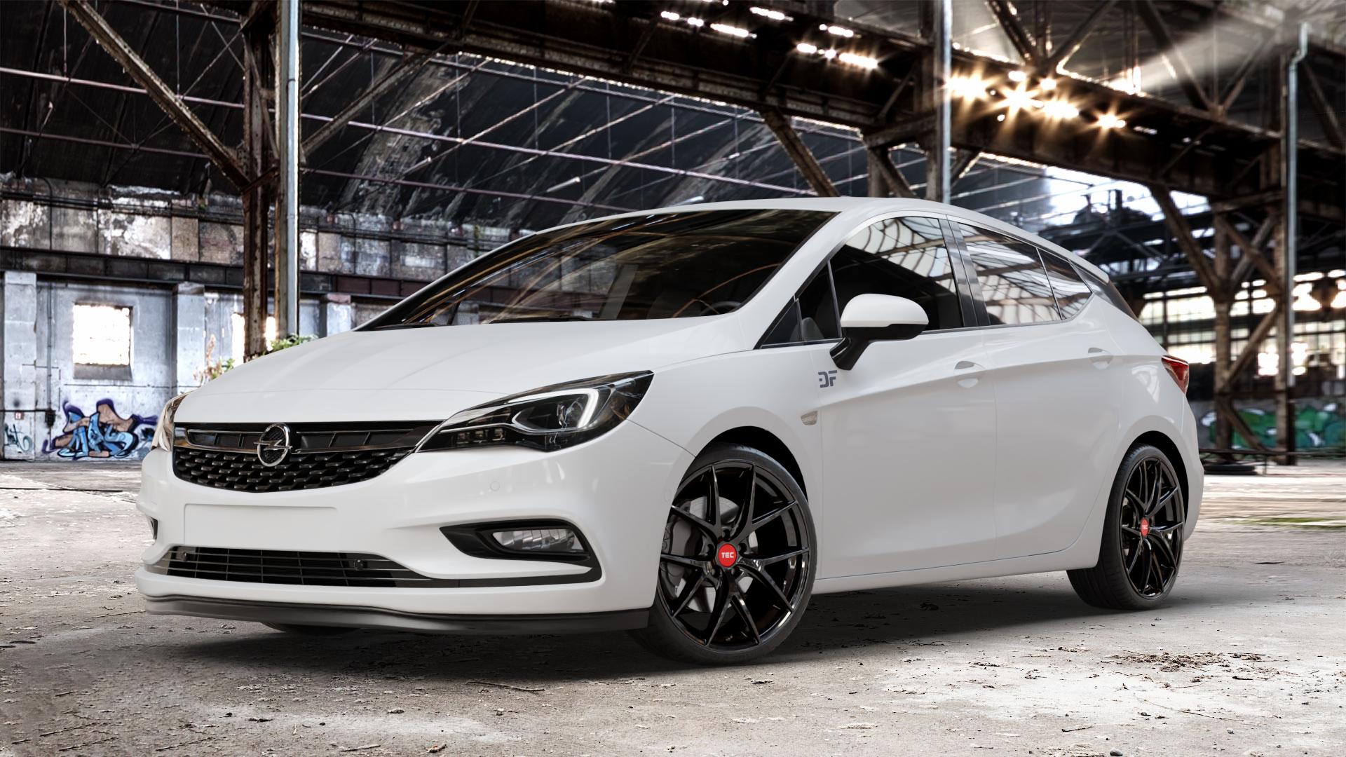 Tec Speedwheels GT6 EVO Schwarz Glanz Felge mit Reifen in 19Zoll Winterfelge Alufelge auf weissem Opel Astra K Typ B-K ⬇️ mit 15mm Tieferlegung ⬇️ Old Industrial Hall_max_4400mm_2024 Frontansicht_1