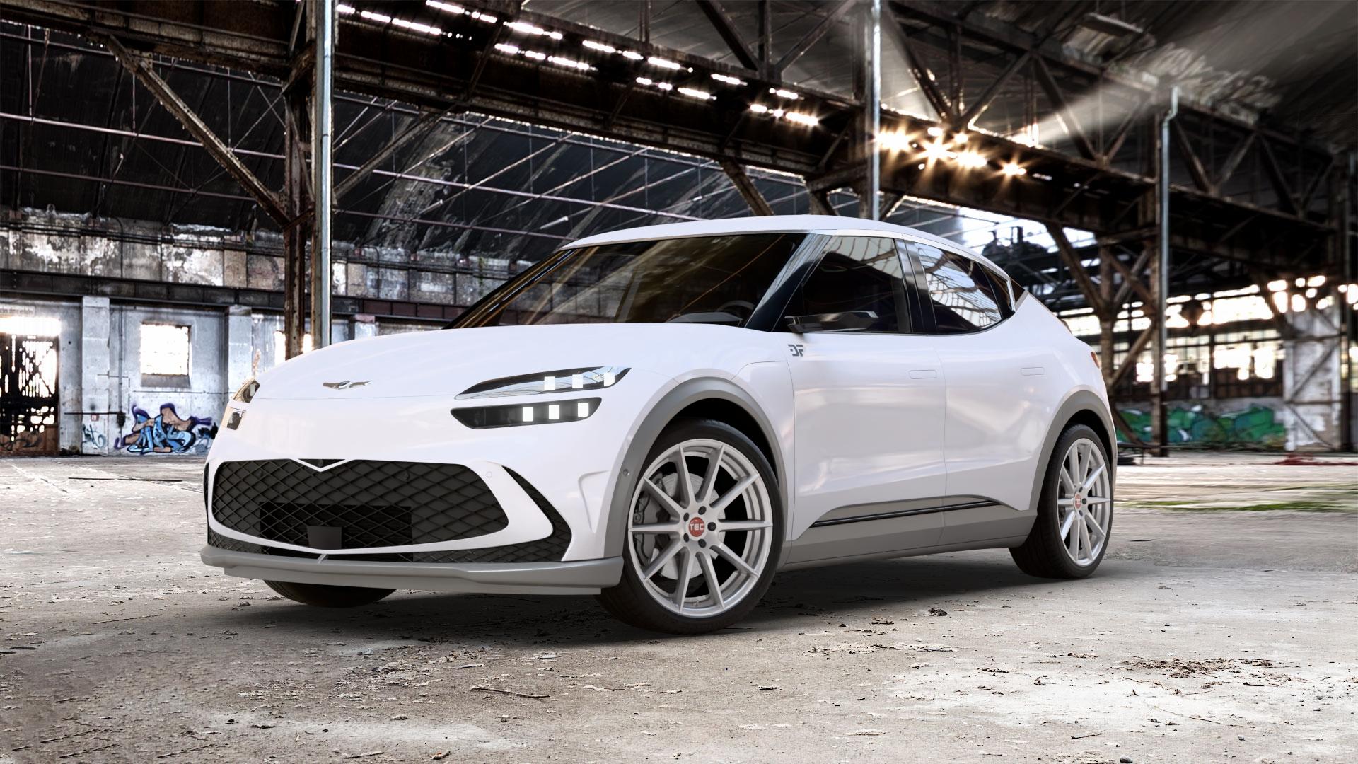 Tec Speedwheels GT7 Hyper Silber Felge mit Reifen in 21Zoll Winterfelge Alufelge auf weissem Genesis GV60 Typ JW 0,0l 78kW AWD (106 PS) Performance 120kW (163 56kW (76 ⬇️ mit 15mm Tieferlegung ⬇️ Old Industrial Hall_max_5300mm_2024 Frontansicht_1