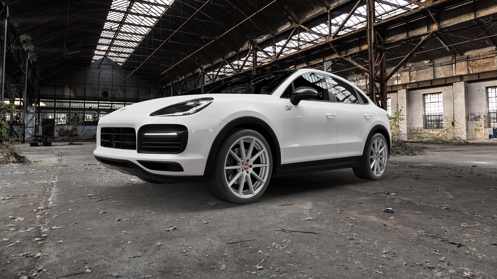 Tec Speedwheels GT7 Hyper Silber Felge mit Reifen in 21Zoll Winterfelge Alufelge auf weissem Porsche Cayenne III Coupe Typ 9YA ⬇️ mit 15mm Tieferlegung ⬇️ Old Industrial Hall_max5000mm_2022 Frontansicht_1
