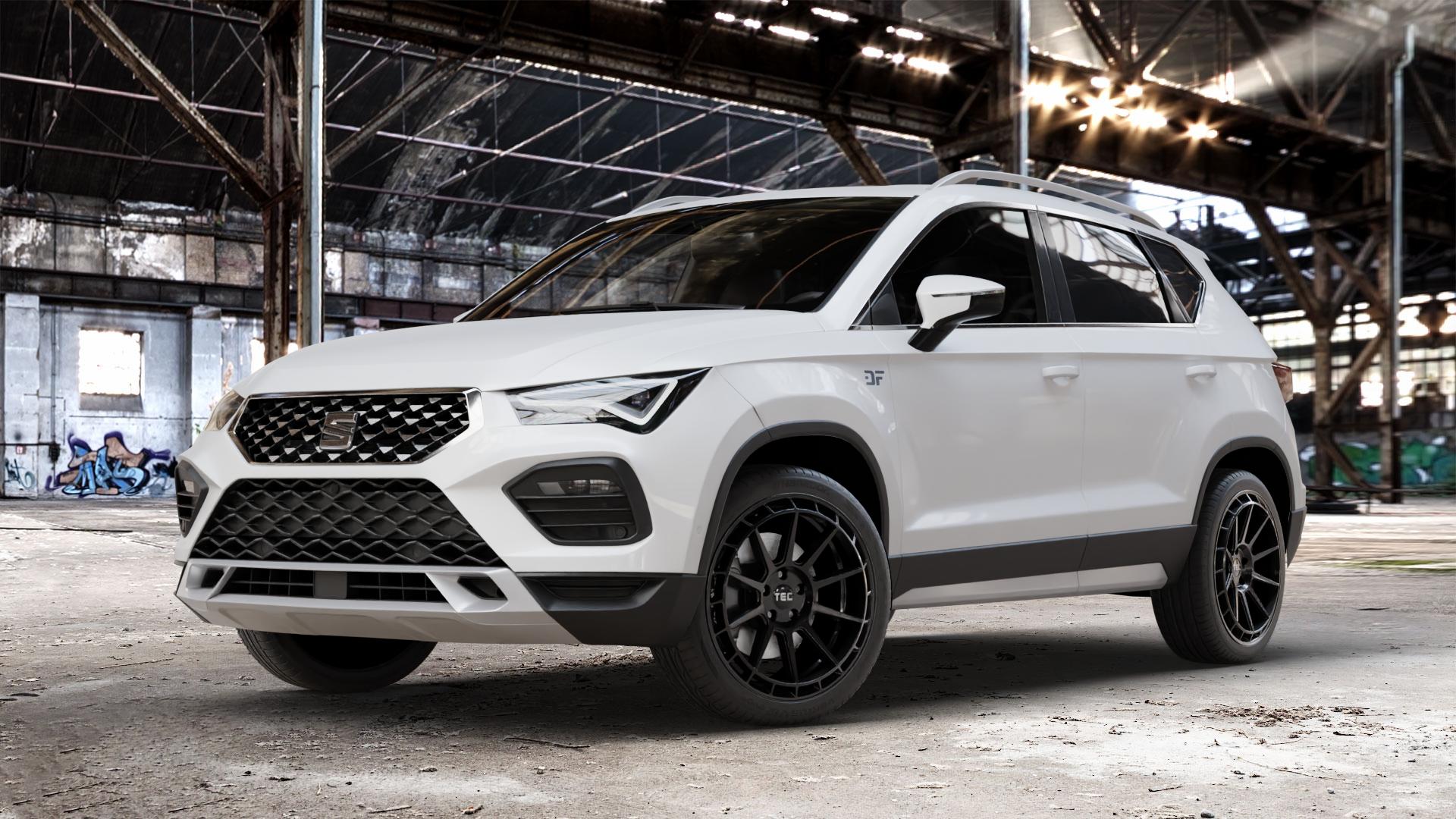 Tec Speedwheels GT8 Schwarz Glanz Felge mit Reifen in 19Zoll Winterfelge Alufelge auf weissem Seat Ateca Typ 5FP Facelift ⬇️ mit 15mm Tieferlegung ⬇️ Old Industrial Hall_max_4400mm_2024 Frontansicht_1