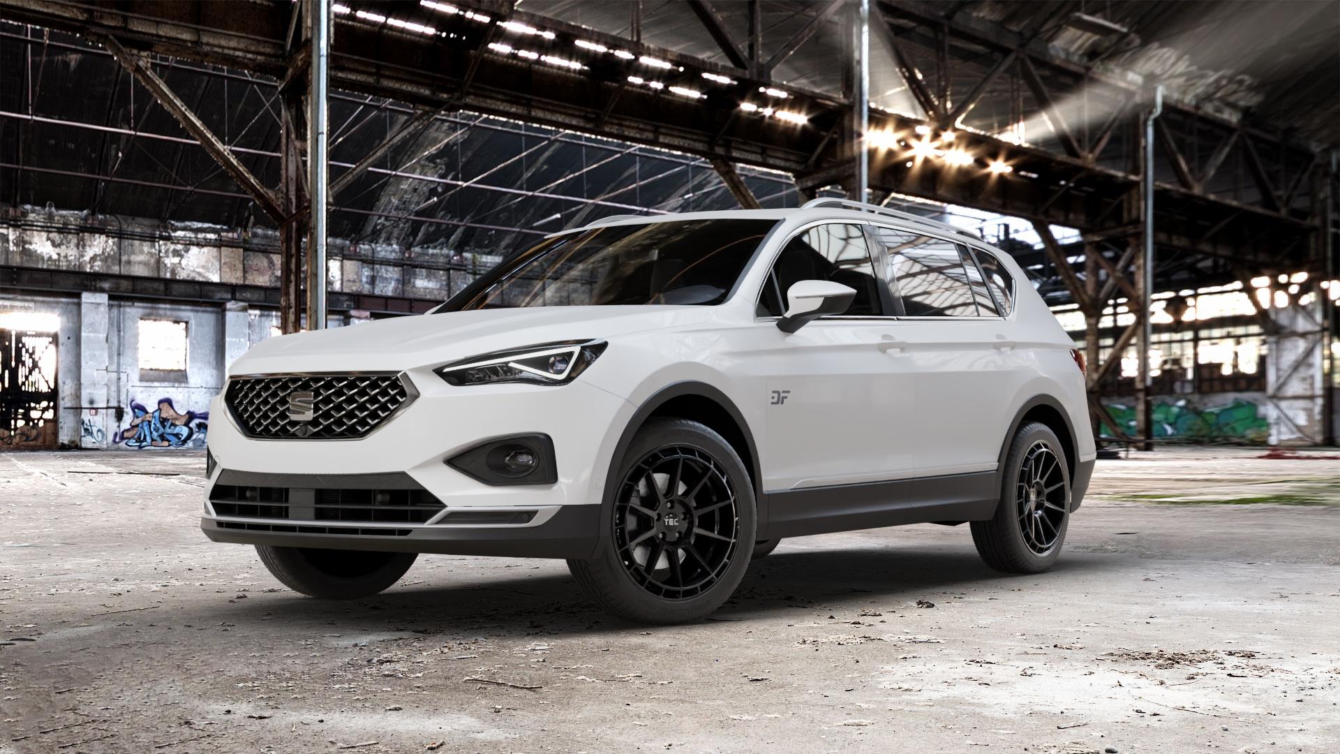 Tec Speedwheels GT8 Schwarz Glanz Felge mit Reifen in 19Zoll Winterfelge Alufelge auf weissem Seat Tarraco Typ KN ⬇️ mit 15mm Tieferlegung ⬇️ Old Industrial Hall_max_5300mm_2024 Frontansicht_1