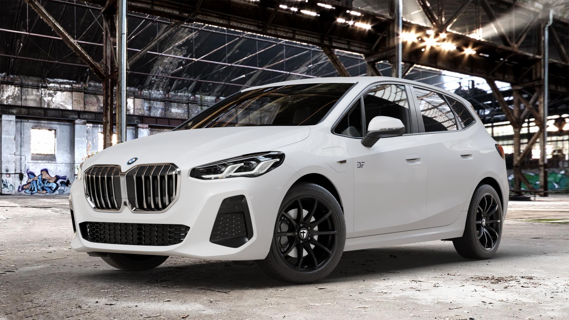 TOMASON TN1 black painted Felge mit Reifen schwarz in 18Zoll Winterfelge Alufelge auf weissem BMW 2er U06 Active Tourer (U2AT) ⬇️ mit 15mm Tieferlegung ⬇️ Old Industrial Hall_max_4400mm_2024 Frontansicht_1