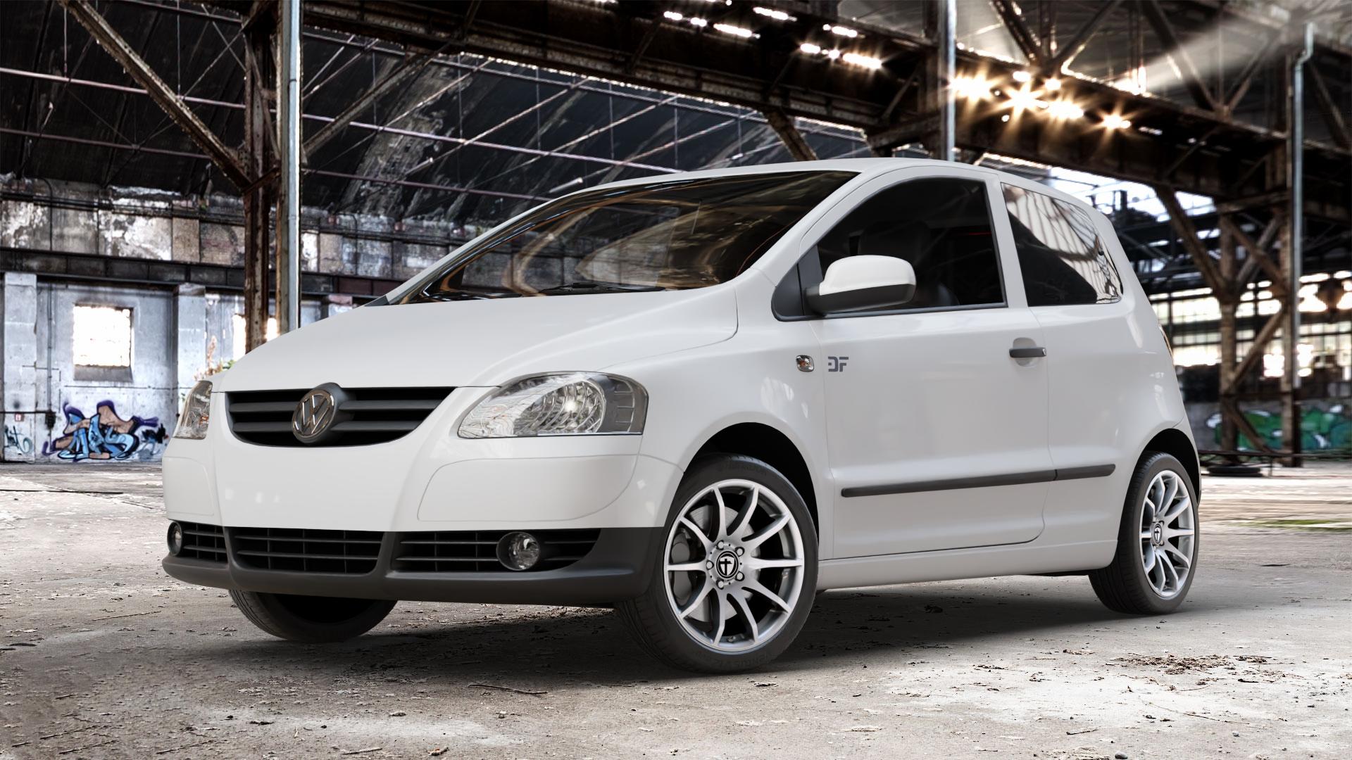TOMASON TN1 bright silver Felge mit Reifen silber in 17Zoll Winterfelge Alufelge auf weissem Volkswagen (VW) Fox ⬇️ mit 15mm Tieferlegung ⬇️ Old Industrial Hall_max_4400mm_2024 Frontansicht_1