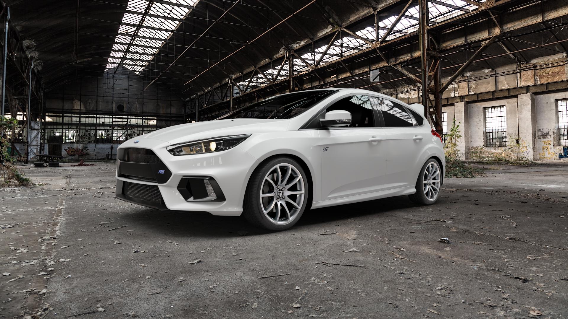 TOMASON TN1 bright silver Felge mit Reifen silber in 18Zoll Winterfelge Alufelge auf weissem Ford Focus III Typ DYB Facelift (Schrägheck) 2,3l EcoBoost 257kW RS (349 PS) ⬇️ mit 15mm Tieferlegung ⬇️ Old Industrial Hall_max5000mm_2022 Frontansicht_1