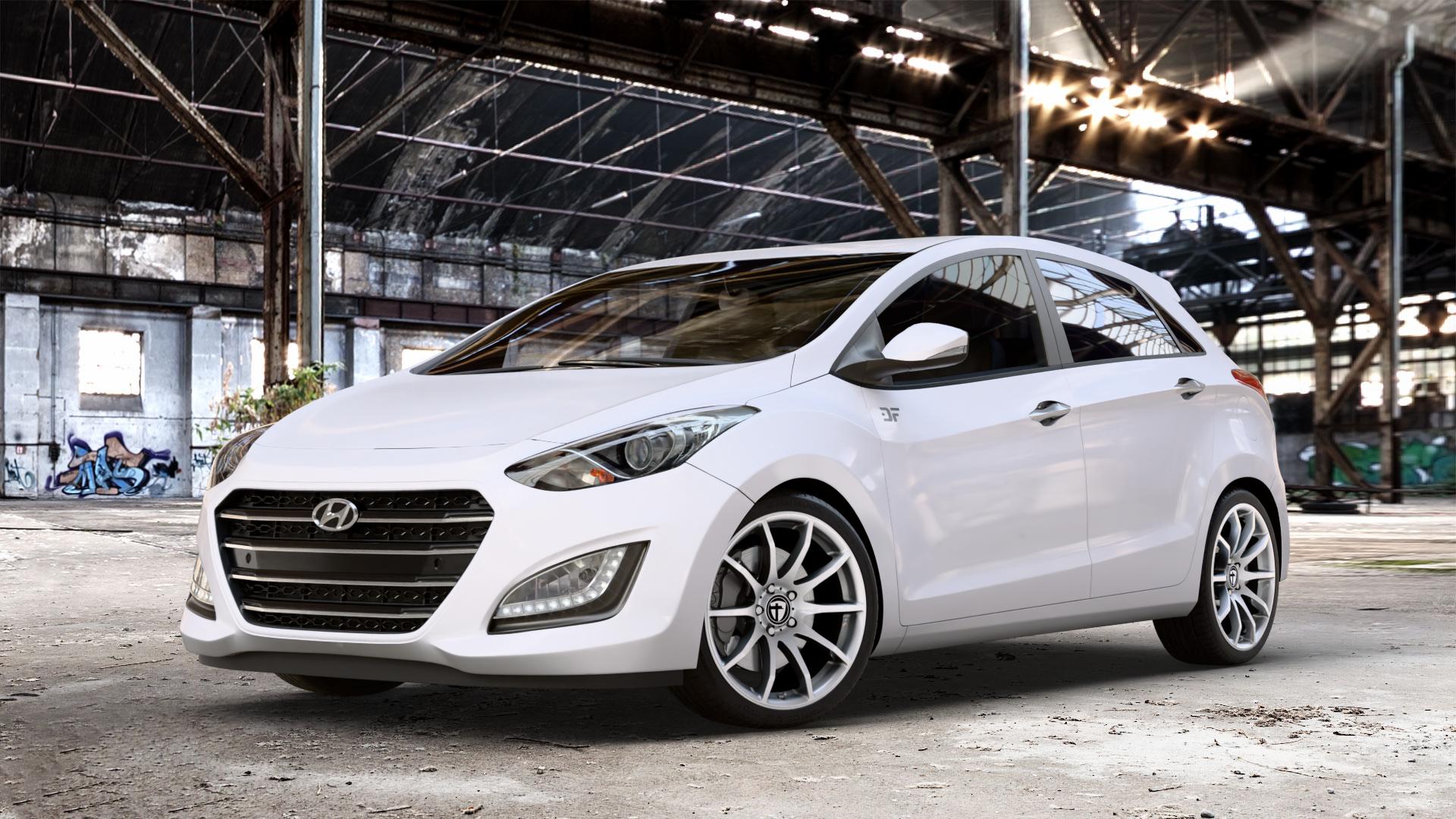TOMASON TN1 bright silver Felge mit Reifen silber in 18Zoll Winterfelge Alufelge auf weissem Hyundai i30 Typ GDH Facelift ⬇️ mit 15mm Tieferlegung ⬇️ Old Industrial Hall_max_4400mm_2024 Frontansicht_1