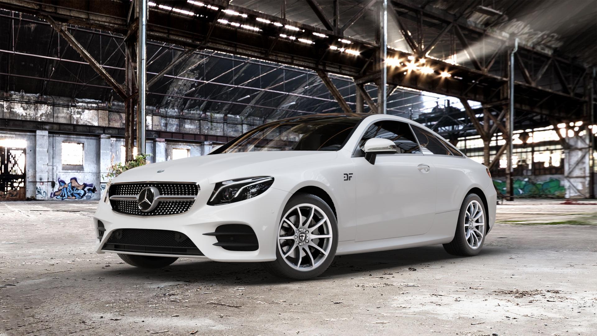 TOMASON TN1 bright silver Felge mit Reifen silber in 18Zoll Winterfelge Alufelge auf weissem Mercedes E-Klasse Typ C238 Coupe (R1EC) ⬇️ mit 15mm Tieferlegung ⬇️ Old Industrial Hall_max_5300mm_2024 Frontansicht_1