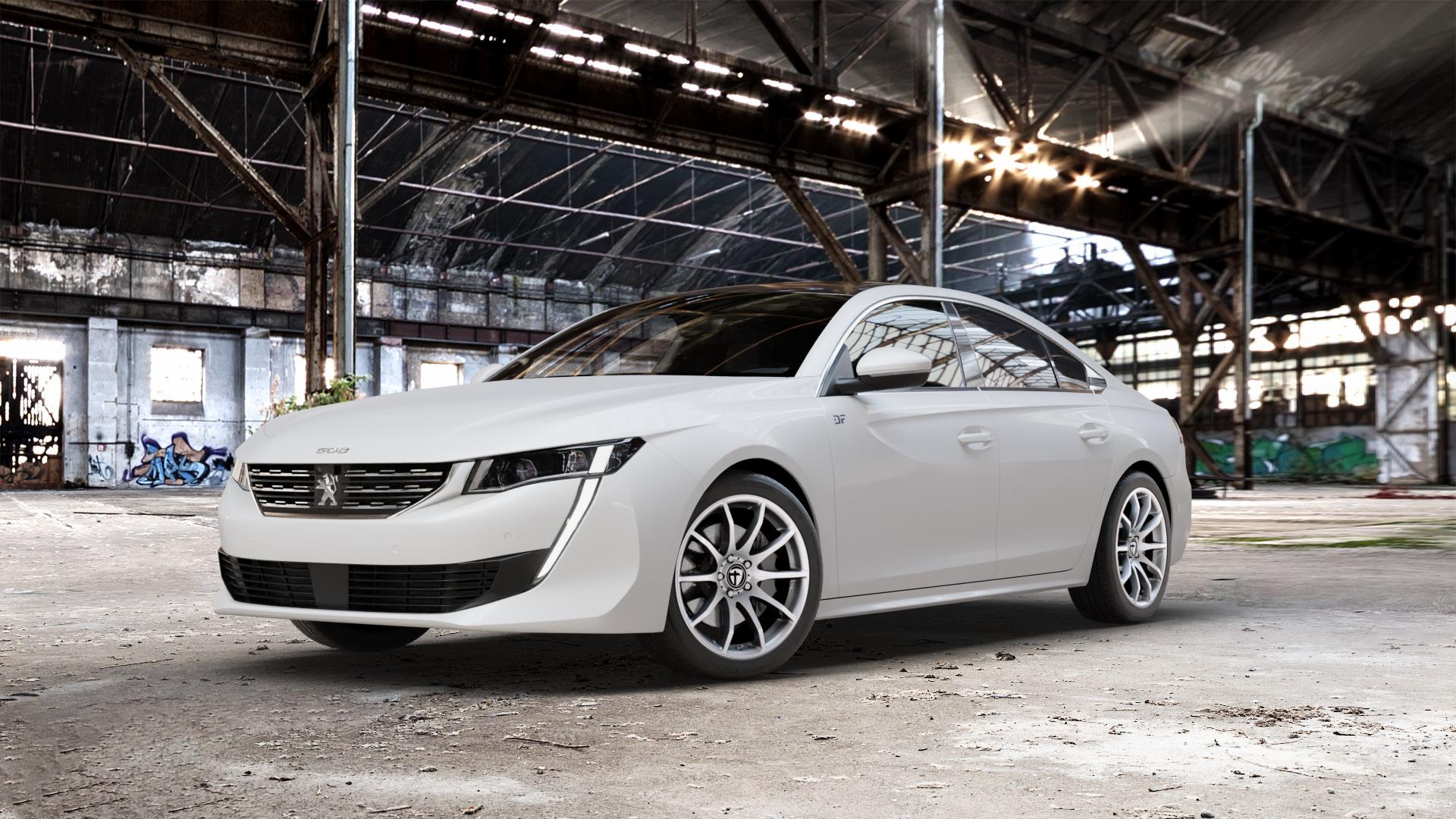 TOMASON TN1 bright silver Felge mit Reifen silber in 18Zoll Winterfelge Alufelge auf weissem Peugeot 508 Typ F Limousine ⬇️ mit 15mm Tieferlegung ⬇️ Old Industrial Hall_max_5300mm_2024 Frontansicht_1