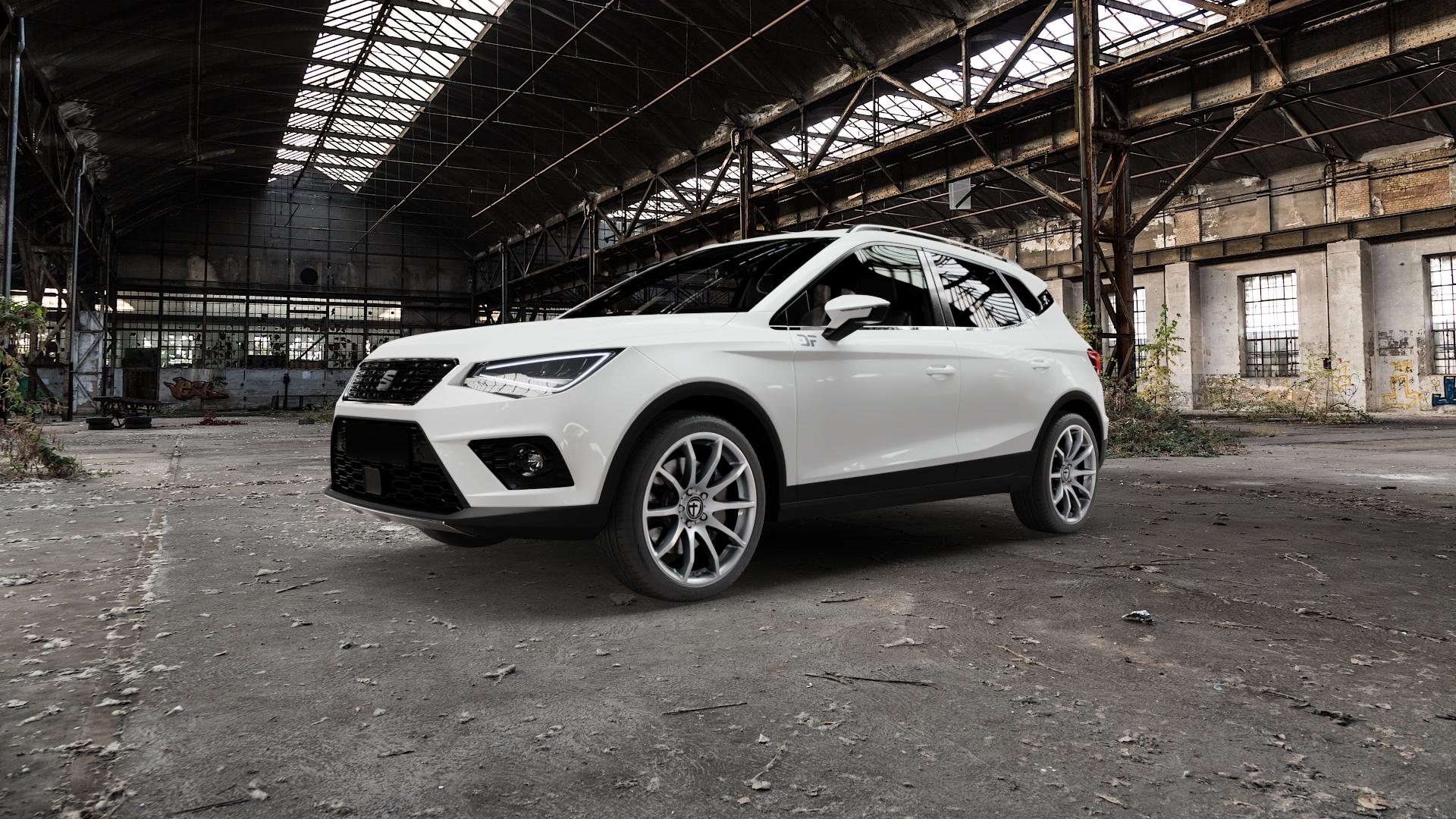 TOMASON TN1 bright silver Felge mit Reifen silber in 18Zoll Winterfelge Alufelge auf weissem Seat Arona Typ KJ ⬇️ mit 15mm Tieferlegung ⬇️ Old Industrial Hall_max5000mm_2022 Frontansicht_1