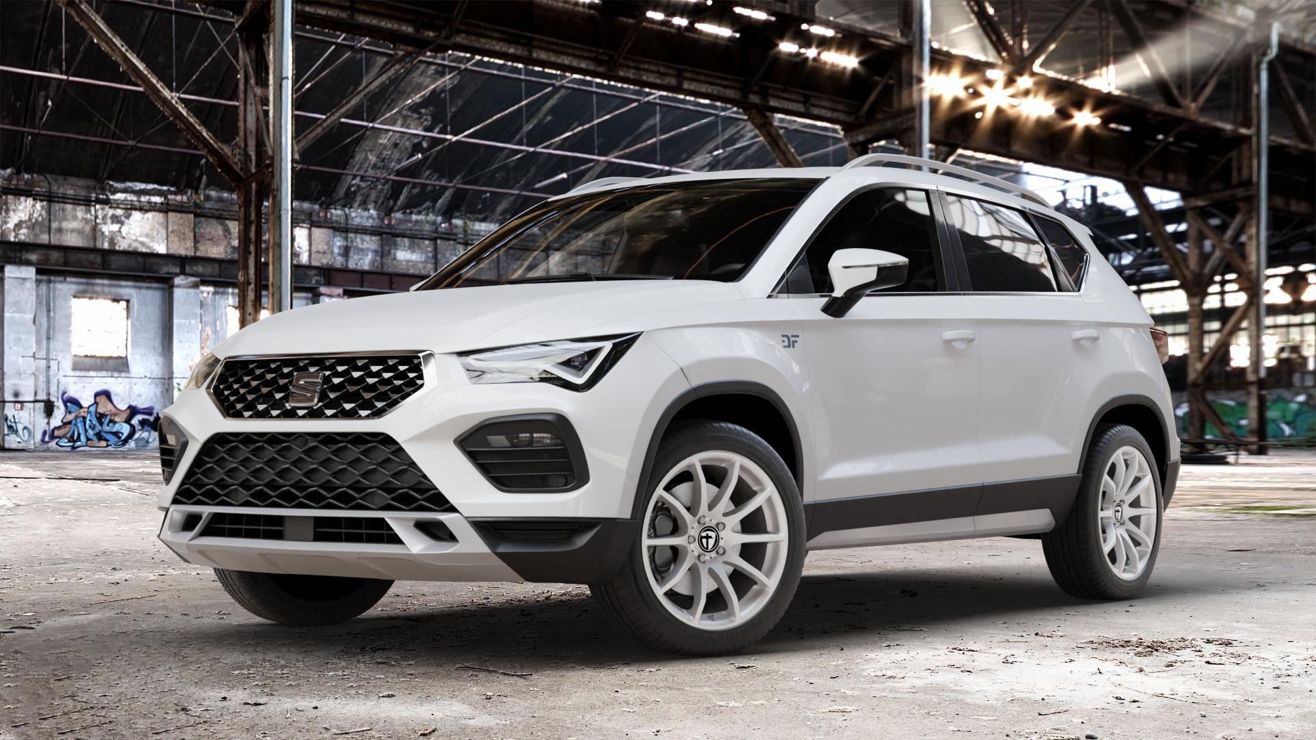 TOMASON TN1 bright silver Felge mit Reifen silber in 18Zoll Winterfelge Alufelge auf weissem Seat Ateca Typ 5FP Facelift ⬇️ mit 15mm Tieferlegung ⬇️ Old Industrial Hall_max_4400mm_2024 Frontansicht_1