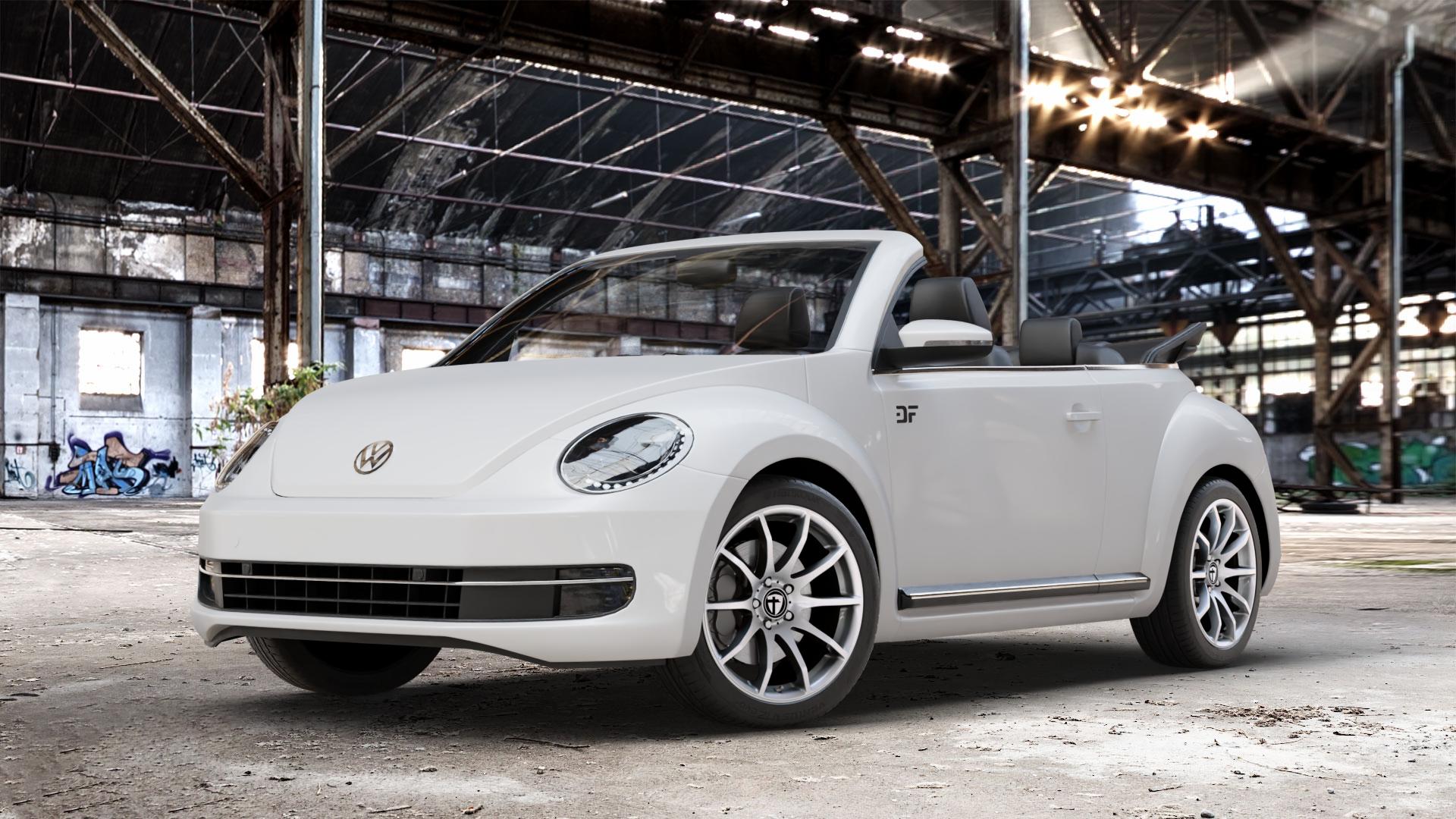 TOMASON TN1 bright silver Felge mit Reifen silber in 18Zoll Winterfelge Alufelge auf weissem Volkswagen (VW) The Beetle Cabrio Typ 16 ⬇️ mit 15mm Tieferlegung ⬇️ Old Industrial Hall_max_4400mm_2024 Frontansicht_1
