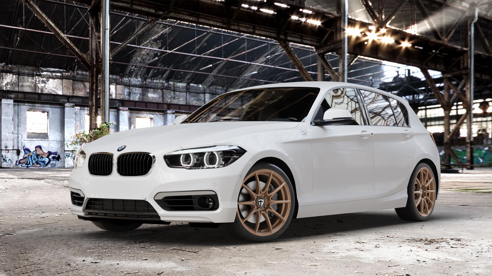 TOMASON TN25 Superlight mattbronze Felge mit Reifen in 18Zoll Alufelge auf weissem BMW 116i Typ F20 118i 116d 118d 120d 125d 125i 114d 114i xDrive 120i Facelift EffDyn Edition 1 M135i ⬇️ mit 15mm Tieferlegung ⬇️ Old Industrial Hall_max_4400mm_2024 Frontansicht_1