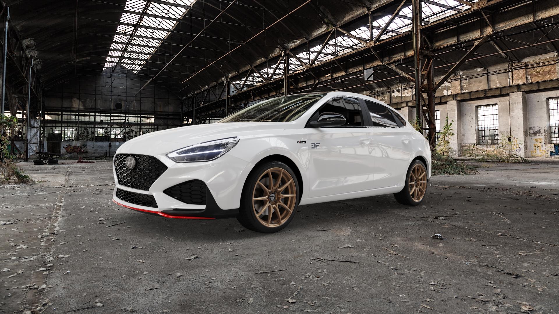 TOMASON TN25 Superlight mattbronze Felge mit Reifen in 18Zoll Alufelge auf weissem Hyundai i30 Typ PDE Fastback Facelift 1,5l T-GDI 117kW Mild-Hybrid (159 PS) 1,6l CRDi 100kW (136 118kW (160 2,0l 206kW N (280 II ⬇️ mit 15mm Tieferlegung ⬇️ Old Industrial Hall_max5000mm_2022 Frontansicht_1