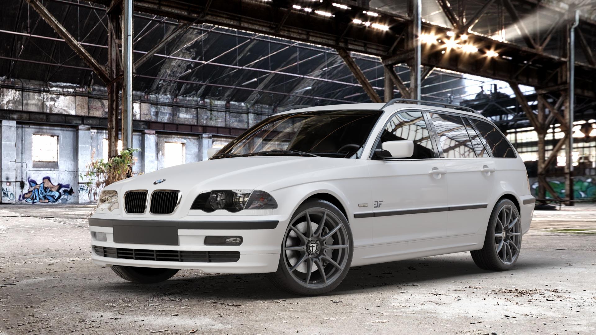 TOMASON TN25 Superlight Mattgraphite Felge mit Reifen grau anthrazit in 18Zoll Winterfelge Alufelge auf weissem BMW 316i Typ E46 (Touring) 318d 318i 320d 320i 325i 325xi 328i 330d 330i 330xd 330xi 3er Touring (346L) ⬇️ mit 15mm Tieferlegung ⬇️ Old Industrial Hall_max_4400mm_2024 Frontansicht_1