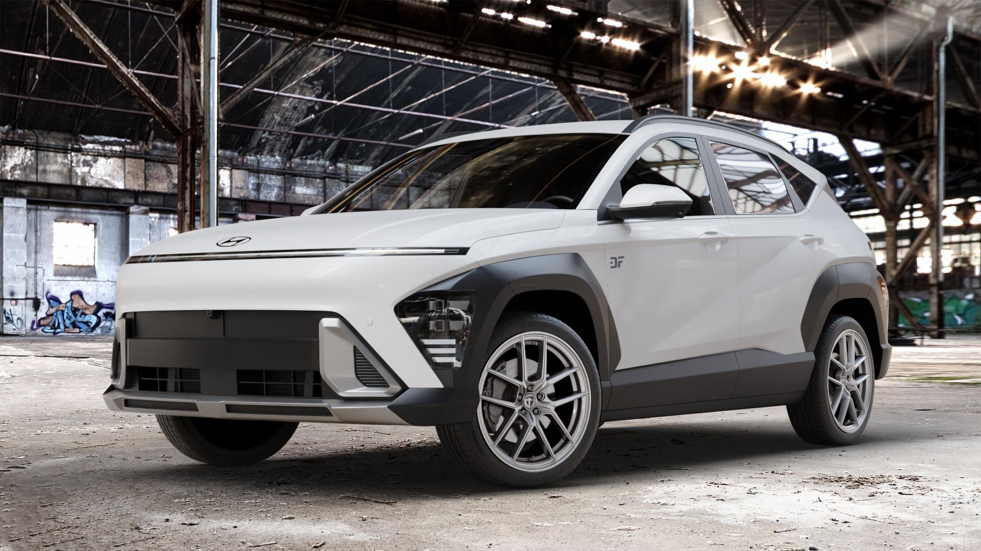 TOMASON TN30 silver Felge mit Reifen silber in 19Zoll Winterfelge Alufelge auf weissem Hyundai Kona Typ SX2 ⬇️ mit 15mm Tieferlegung ⬇️ Old Industrial Hall_max_4400mm_2024 Frontansicht_1