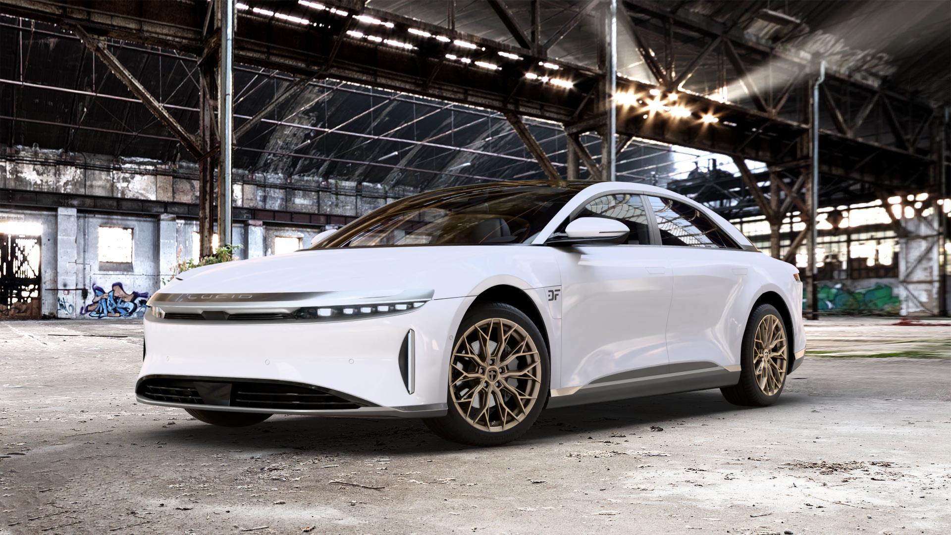 TOMASON TN31 bronze Felge mit Reifen in 19Zoll Alufelge auf weissem Lucid Air Typ A1 0,0l 271kW AWD (368 PS) 234kW (318 202kW (275 204kW (277 ⬇️ mit 15mm Tieferlegung ⬇️ Old Industrial Hall_max_5300mm_2024 Frontansicht_1