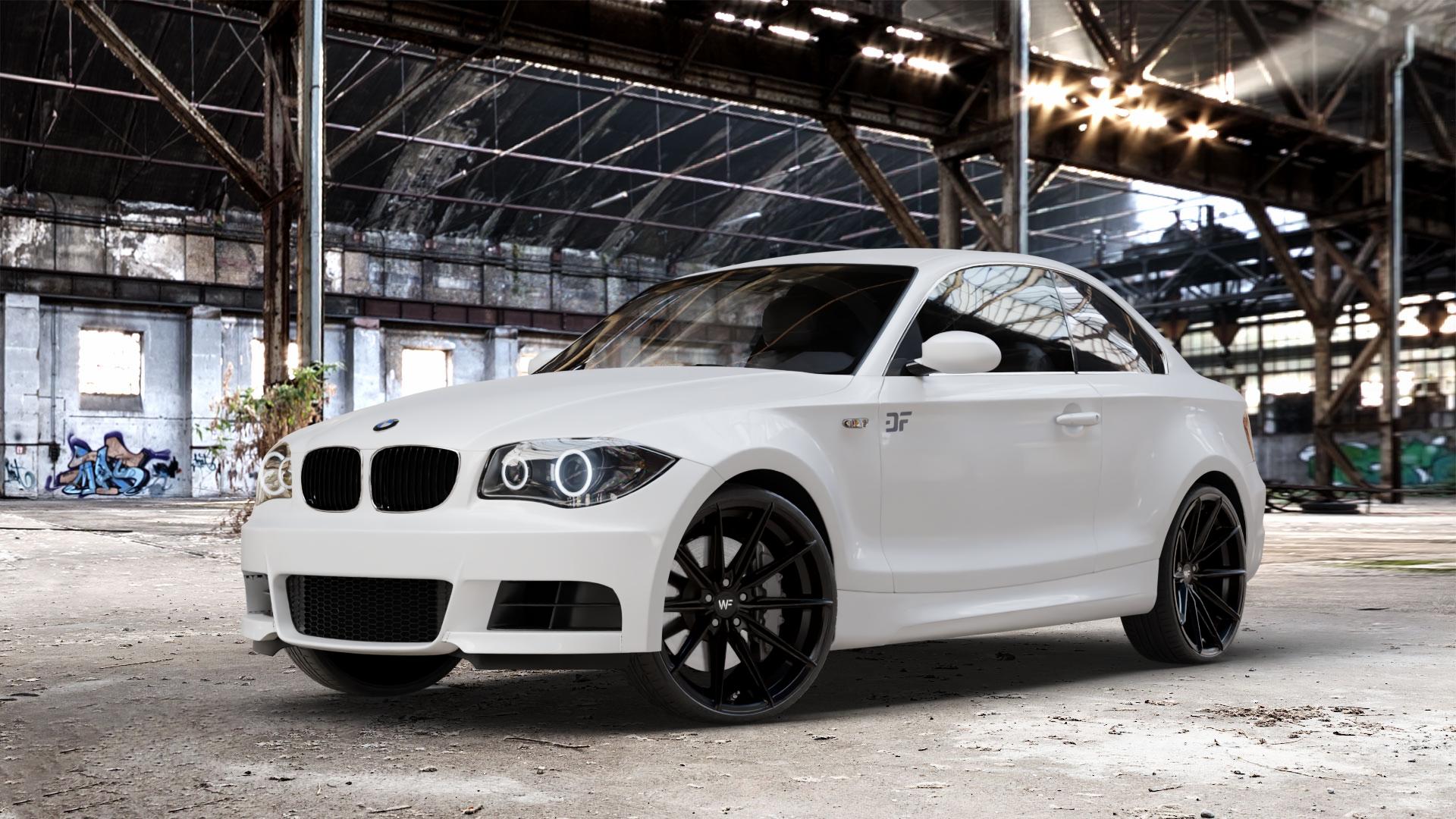 Wheelforce CF.3-FFR DEEP BLACK Felge mit Reifen schwarz in 20Zoll Winterfelge Alufelge auf weissem BMW 120d Typ E82 (Coupe) 123d 125i 135i 1M 118d 120i 1er Coupé (182, 1C) ⬇️ mit 15mm Tieferlegung ⬇️ Old Industrial Hall_max_4400mm_2024 Frontansicht_1