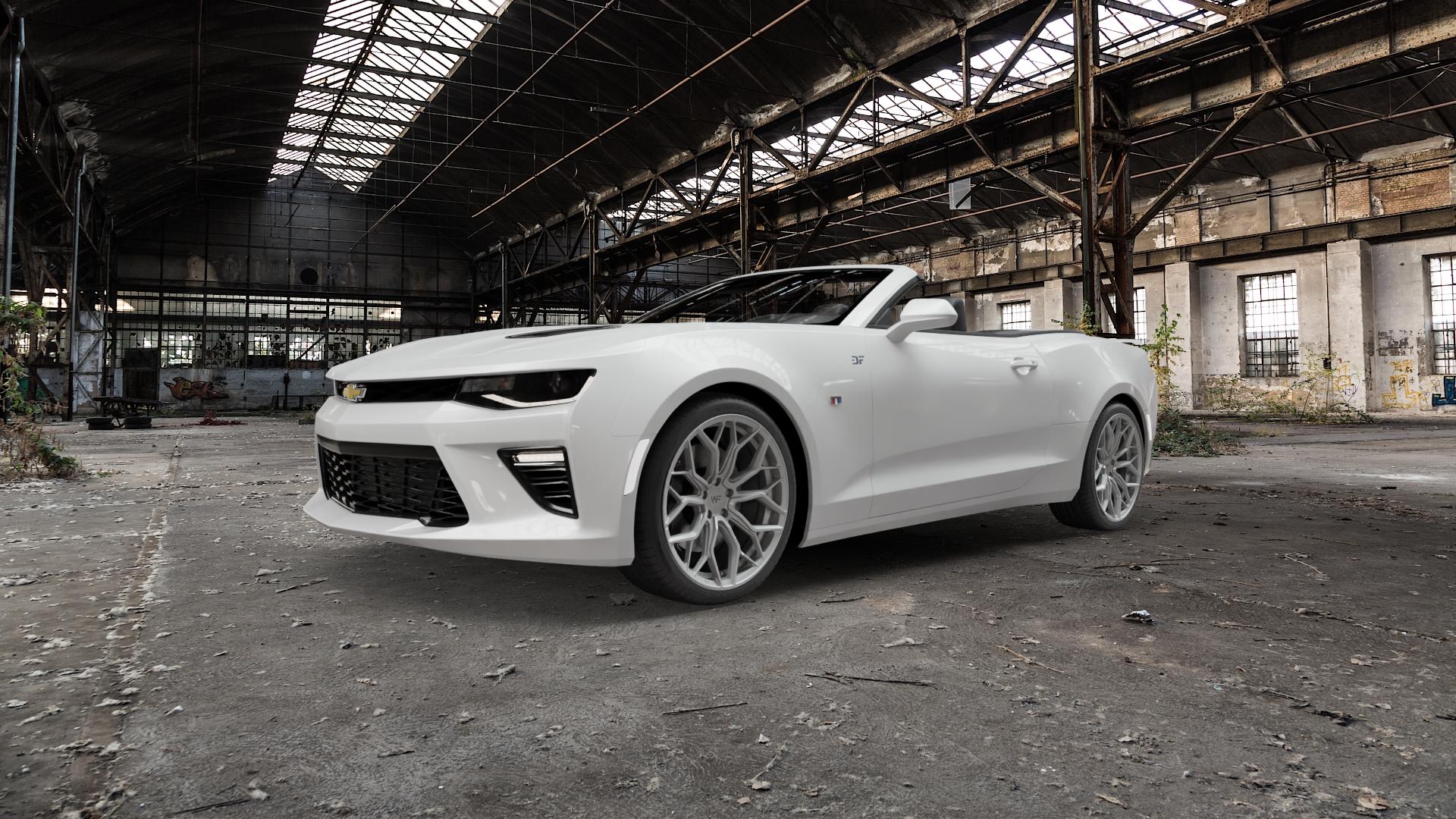 Wheelforce HE1-FF GLOSS STEEL Felge mit Reifen silber in 20Zoll Winterfelge Alufelge auf weissem Chevrolet Camaro VI Cabrio Typ A1XC ⬇️ mit 15mm Tieferlegung ⬇️ Old Industrial Hall_max5000mm_2022 Frontansicht_1