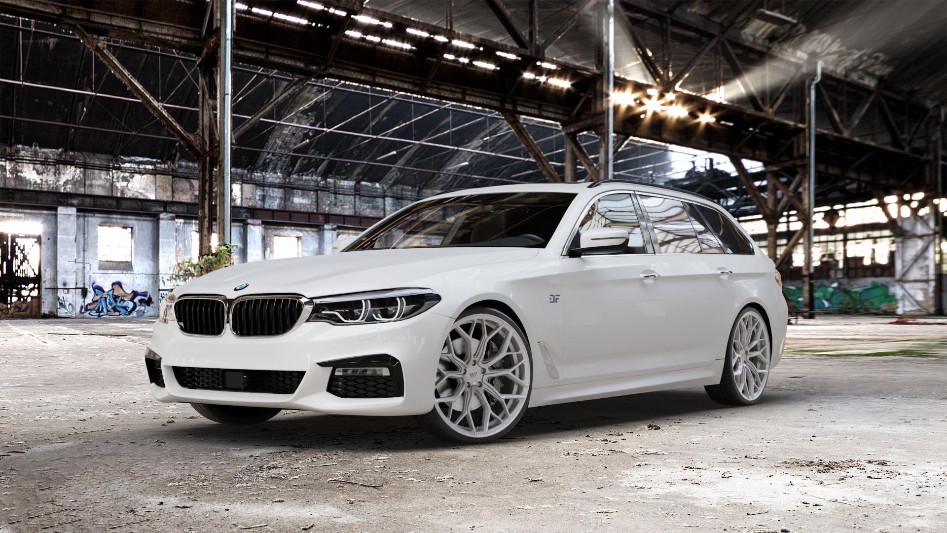 Wheelforce HE1-FF GLOSS STEEL Felge mit Reifen silber in 21Zoll Winterfelge Alufelge auf weissem BMW M5 Typ F90 (Limousine) Facelift 5er G31 Touring (G5K) ⬇️ mit 15mm Tieferlegung ⬇️ Old Industrial Hall_max_5300mm_2024 Frontansicht_1